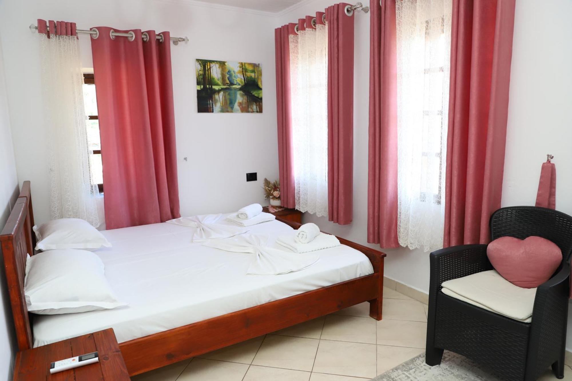 Guest House Lion بيرات المظهر الخارجي الصورة
