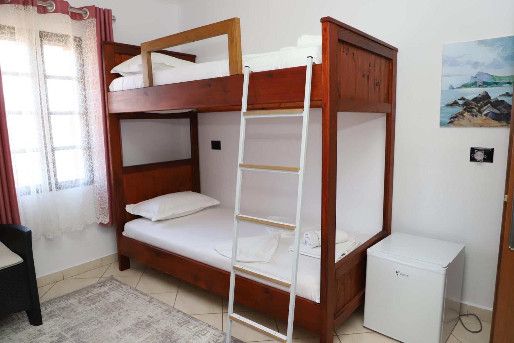 Guest House Lion بيرات المظهر الخارجي الصورة