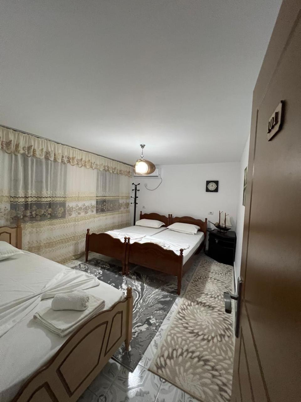 Guest House Lion بيرات المظهر الخارجي الصورة