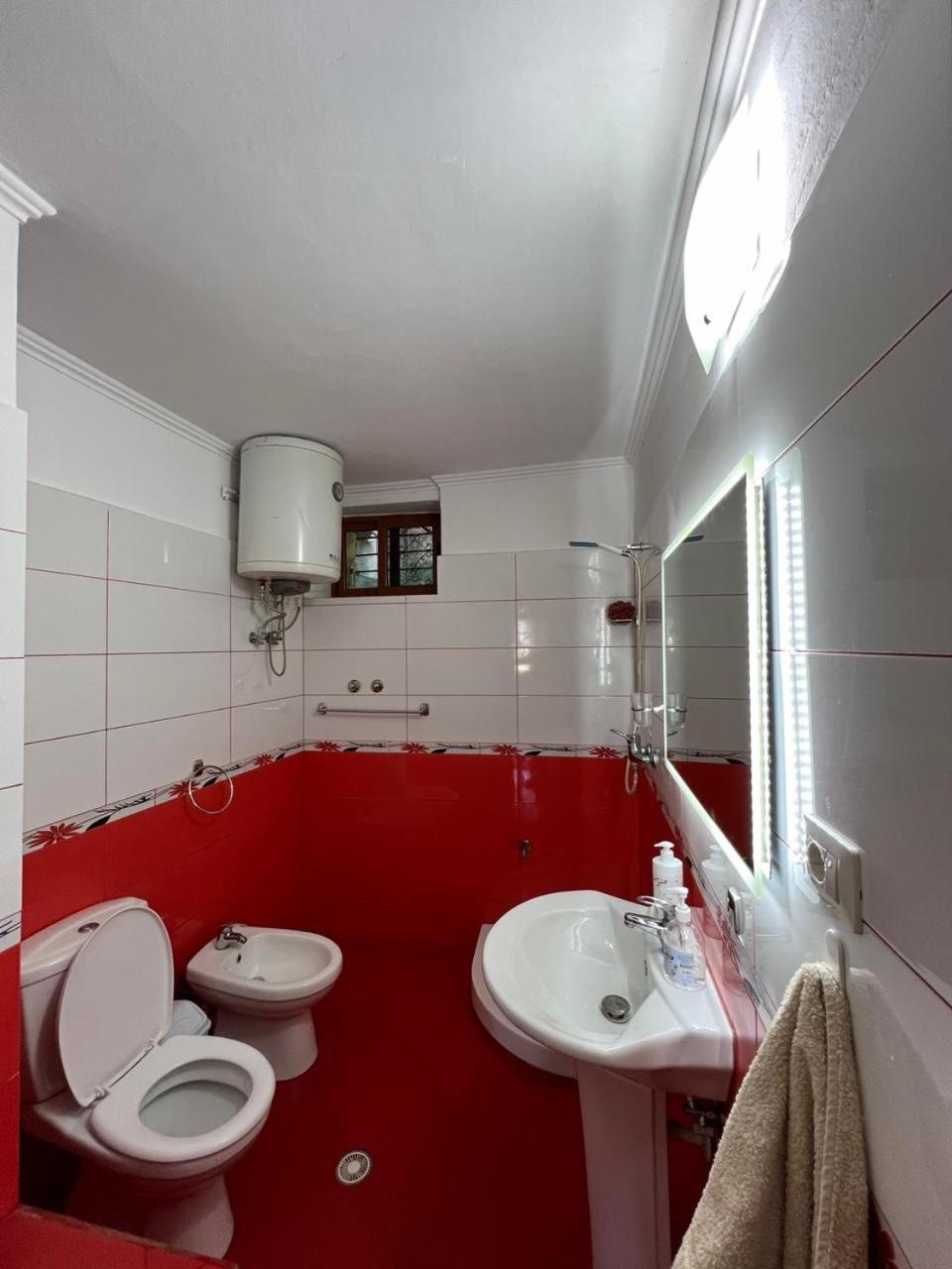 Guest House Lion بيرات المظهر الخارجي الصورة