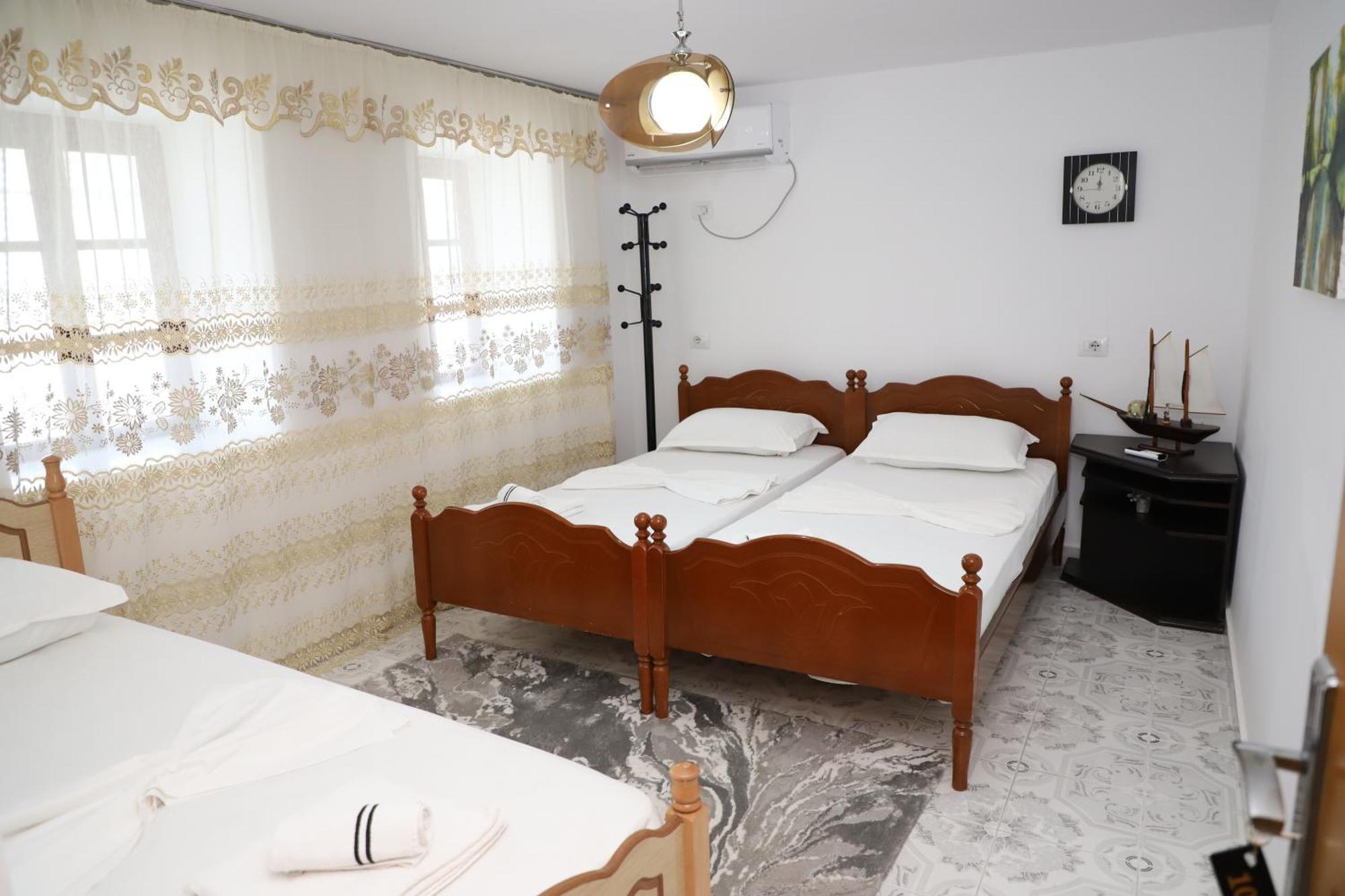 Guest House Lion بيرات المظهر الخارجي الصورة